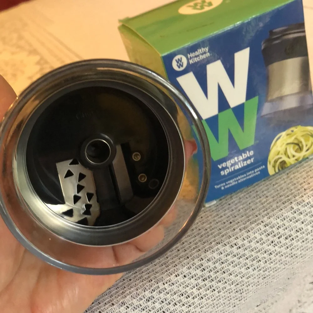 WeightWatcher Kitchen Vegetable Spiralizer Easy to use & Dishwasher Safe!